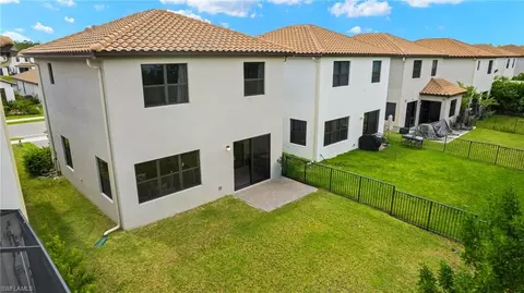 9003 Madrid Cir, Naples, FL 34104 photo 15