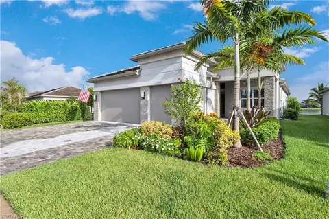 11826 Drake Ln, Naples, FL 34120