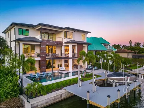 448 Oak Ave, Naples, FL 34108