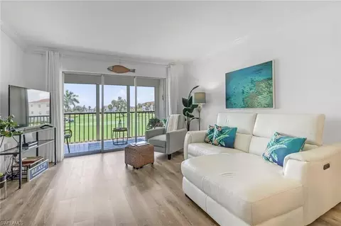 21 High Point Cir E #208, Naples, FL 34103