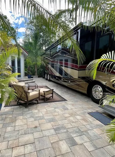 4918 Coach Ln, Naples, FL 34114 photo 3