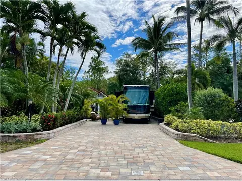 4918 Coach Ln, Naples, FL 34114