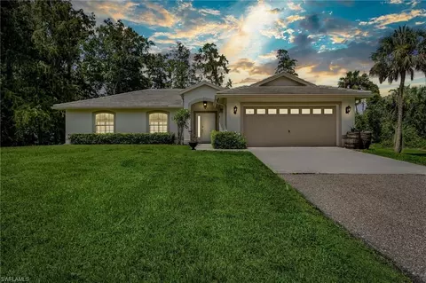 471 10th Ave NW, Naples, FL 34120