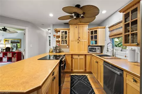 1257 11th St N, Naples, FL 34102 photo 9