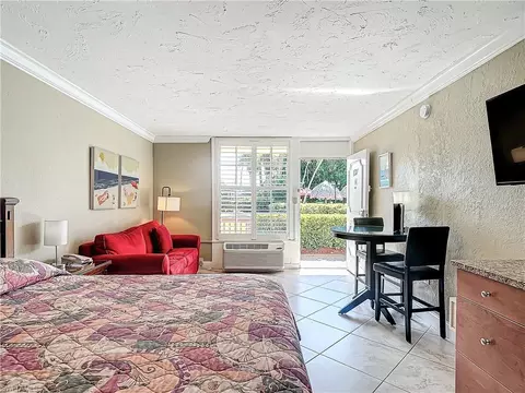 2555 Tamiami Trl N #137, Naples, FL 34103
