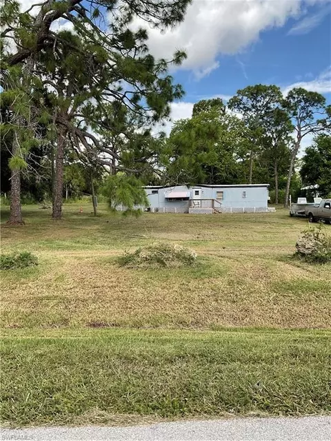 7885 Breeze Dr, North Fort Myers, FL 33917