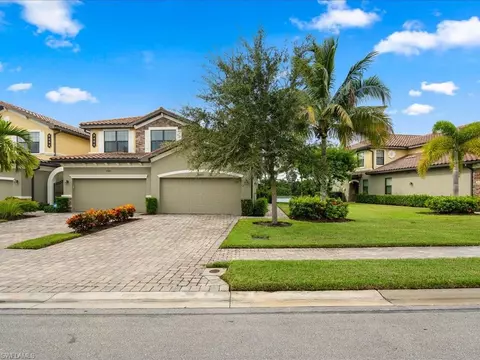 9484 Napoli Ln #102, Naples, FL 34113