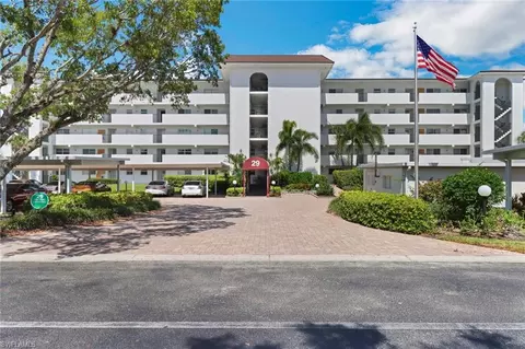 29 High Point Cir E #202, Naples, FL 34103 photo 4