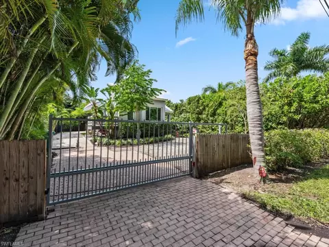 2548 Weeks Ave, Naples, FL 34112 photo 3