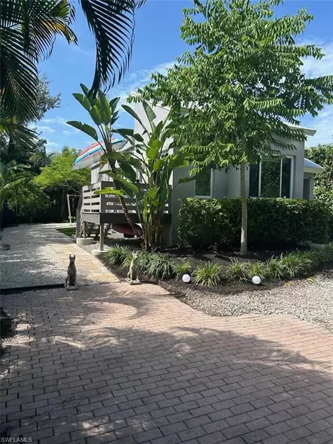 2548 Weeks Ave, Naples, FL 34112 photo 2
