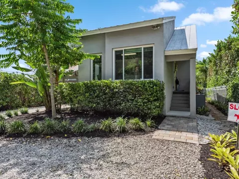 2548 Weeks Ave, Naples, FL 34112