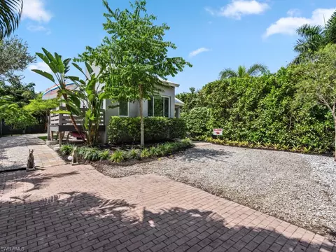 2548 Weeks Ave, Naples, FL 34112 photo 4