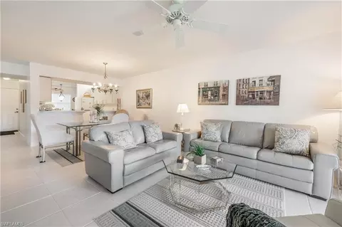 321 Robin Hood Cir #104, Naples, FL 34104