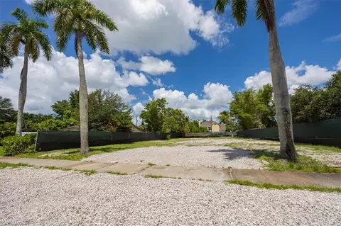 1055 7th Ave N, Naples, FL 34102