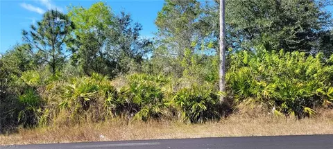 2020 Monroe Ave, Alva, FL 33920