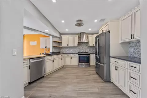 103 Round Key Cir #E10, Naples, FL 34112 photo 5