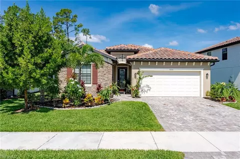 9355 Foxglove Ln, Naples, FL 34120