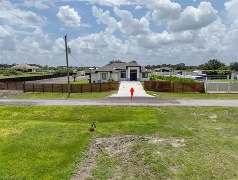 Exterior - 7789 17th Ter, Labelle, FL 33935 photo 8 of 10