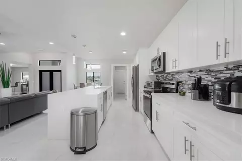Kitchen - 7789 17th Ter, Labelle, FL 33935 photo 2 of 4