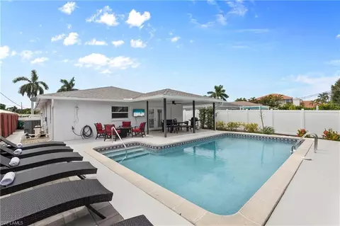 683 94th Ave N, Naples, FL 34108