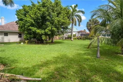 479 Palm Ct, Naples, FL 34108 photo 14