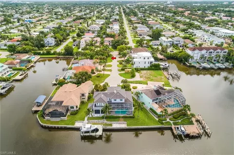 479 Palm Ct, Naples, FL 34108 photo 8