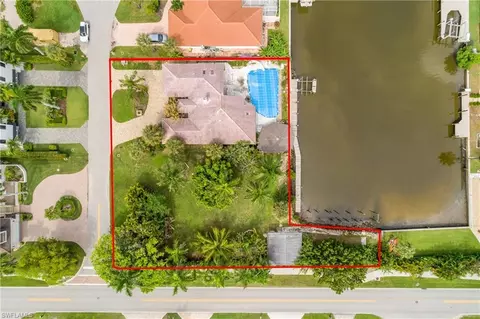 479 Palm Ct, Naples, FL 34108 photo 5