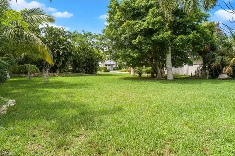 479 Palm Ct, Naples, FL 34108 photo 15