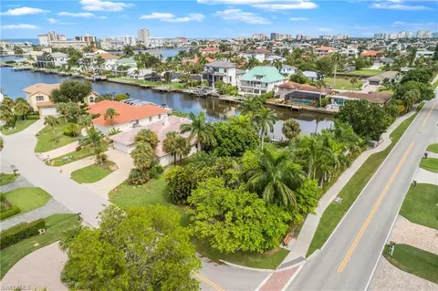 479 Palm Ct, Naples, FL 34108 photo 10