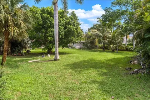 479 Palm Ct, Naples, FL 34108 photo 13