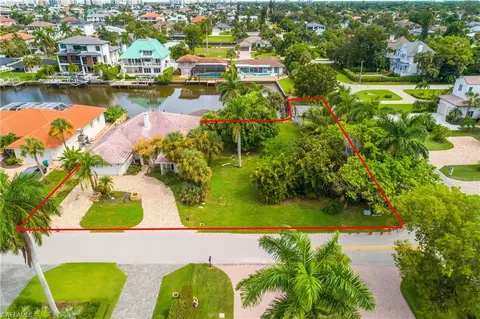 479 Palm Ct, Naples, FL 34108 photo 9