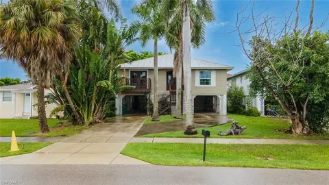 1031 Ridge St, Naples, FL 34103
