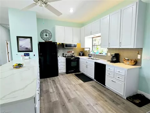 1102 Dolphin Ln, Moore Haven, FL 33471 photo 6