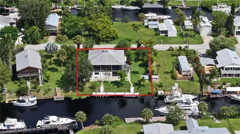 1102 Dolphin Ln, Moore Haven, FL 33471