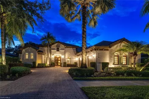 9038 Shenendoah Cir, Naples, FL 34113