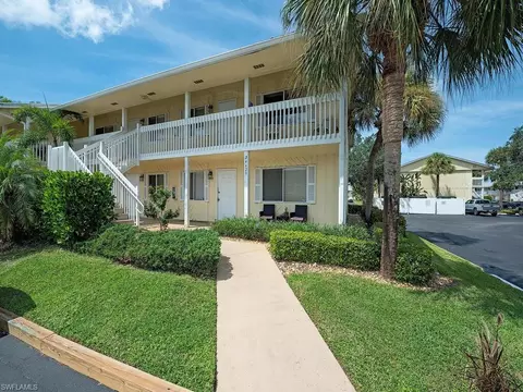 4629 Bayshore Dr #J8, Naples, FL 34112