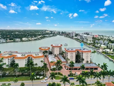 View/Area - 222 Harbour Dr #311, Naples, FL 34103 photo 4 of 7