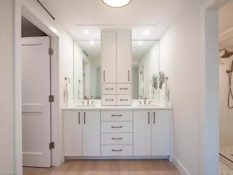 Bath - 222 Harbour Dr #311, Naples, FL 34103 photo 1 of 3