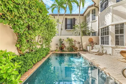 238 5th St S, Naples, FL 34102 photo 5