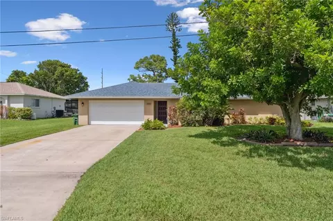 3726 SE Santa Barbara Pl, Cape Coral, FL 33904