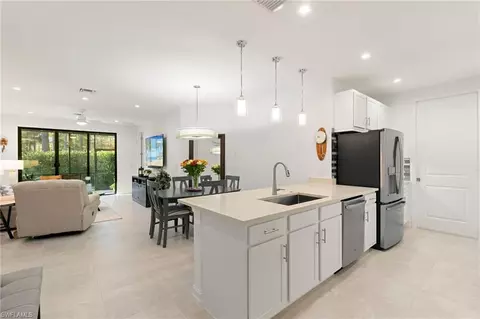 7328 Rockefeller Dr, Naples, FL 34119