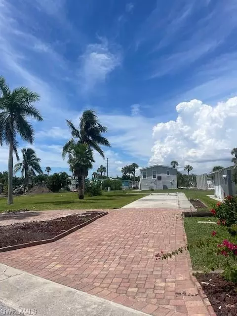 11290 Azalea Ln, Fort Myers Beach, FL 33931