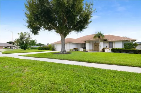 9744 Campbell Cir, Naples, FL 34109 photo 4