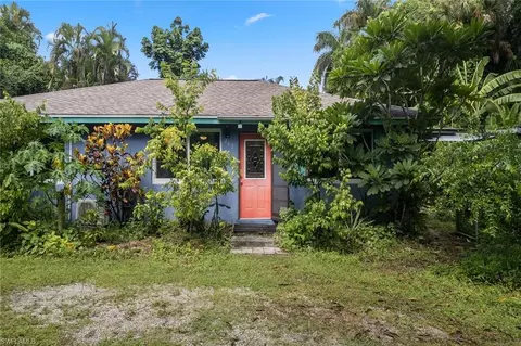 262 Rose Apple Ln, Naples, FL 34114