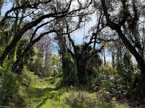 Secretariat Dr, Labelle, FL 33935