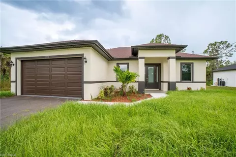 2390 6th Ave NE, Naples, FL 34120