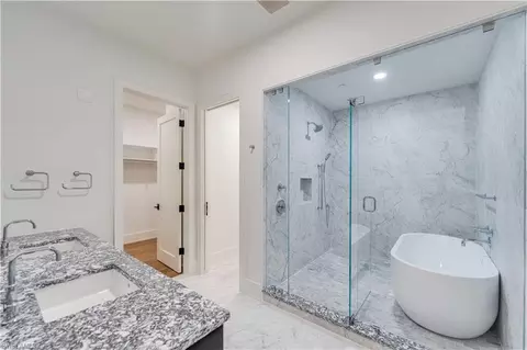 Bath - 82 9th St S #202, Naples, FL 34102 photo 1 of 4