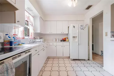 1208 Barnsdale St, Lehigh Acres, FL 33936