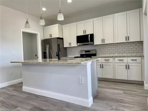 Kitchen - 2001 Jeronimo Rd, Labelle, FL 33935 photo 1 of 3