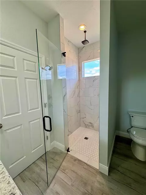 Bath - 2001 Jeronimo Rd, Labelle, FL 33935 photo 3 of 3